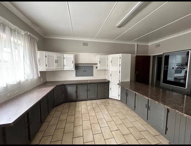 4 BEDROOM HOUSE FOR SALE IN SELCOURT